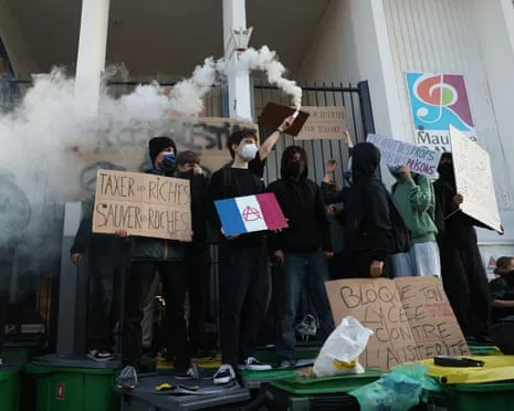 New French Prime Minister Under Intense Pressure as Nationwide Protests Disrupt Education and Transport